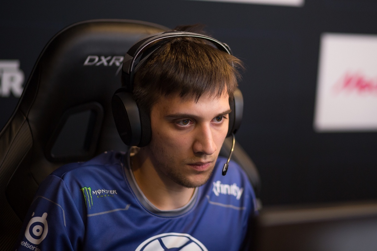 Crew player. Артур АРТИЗИ. Артур Бабаев. Артур Бабаев дота 2. Arteezy 2022.